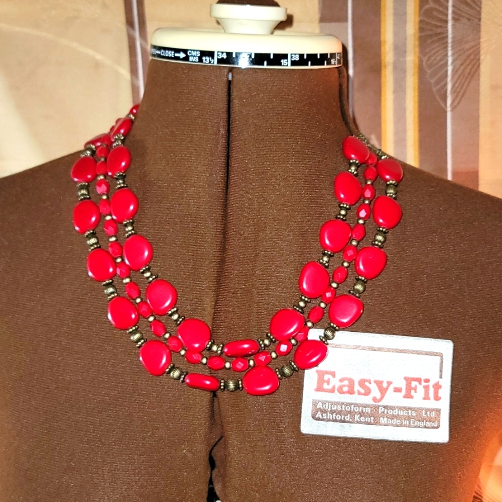 Red necklace EUC 3 layers to one connection 21" Total length but adjustable
